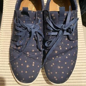 Toms sneakers size 10